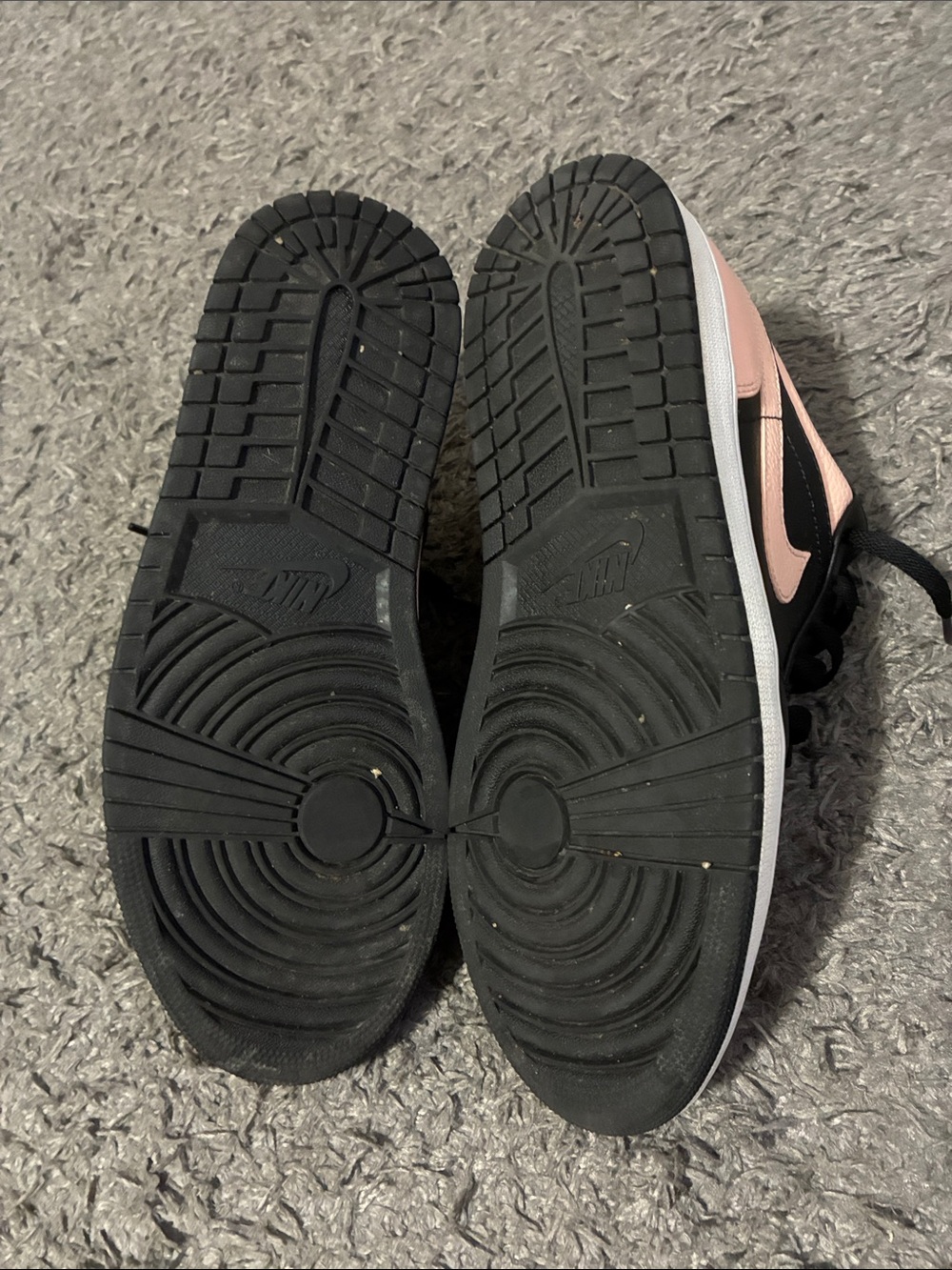 Jordan 1 low crimson tint - Picture 3 of 8